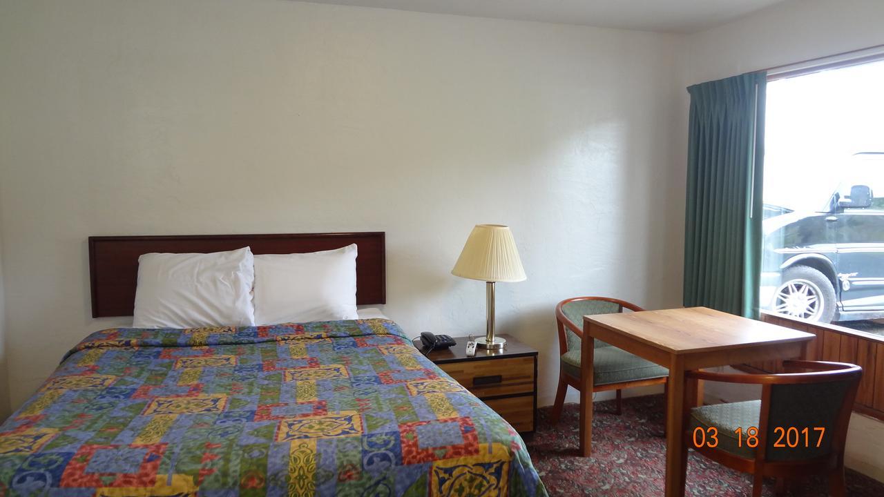 Quick Stop Motel Round Prairie Buitenkant foto