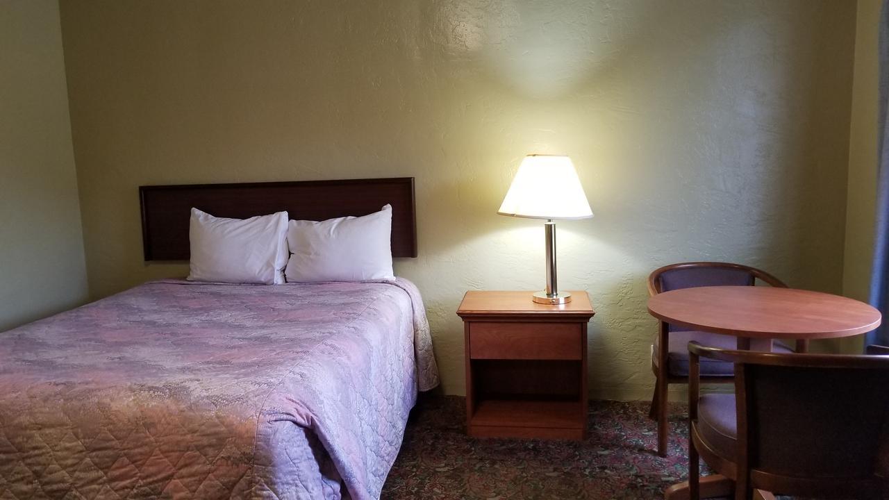 Quick Stop Motel Round Prairie Buitenkant foto